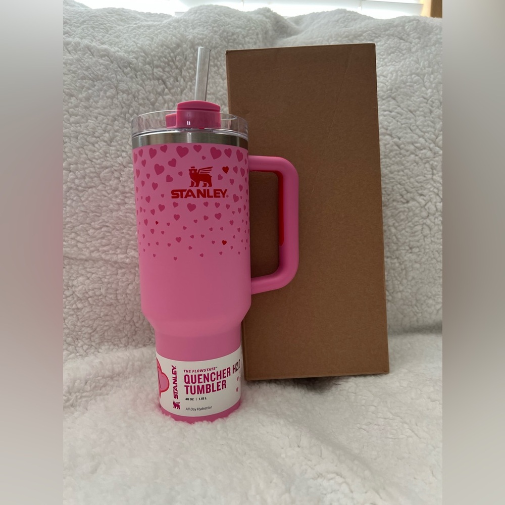 Stanley 40 oz Stainless Steel
Quencher Tumbler Sweet Hearts (Valentines Edition)